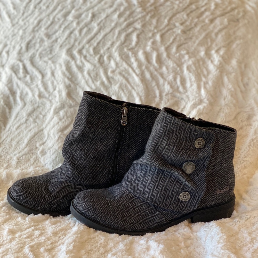 Blowfish Malibu Grey Flannel Ankle Booties 9